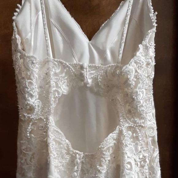 Brand new, never worn ,wedding dress - Picture 10 of 11